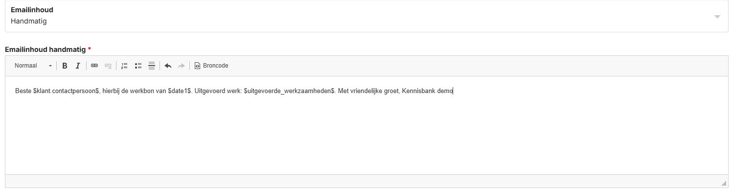 Bij Handmatig schrijf je de e-mail zelf, met tokens.